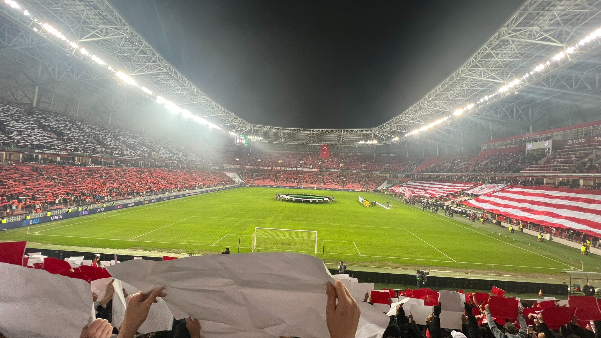 Samsunspor taraftarından AEK maçına özel koreografi