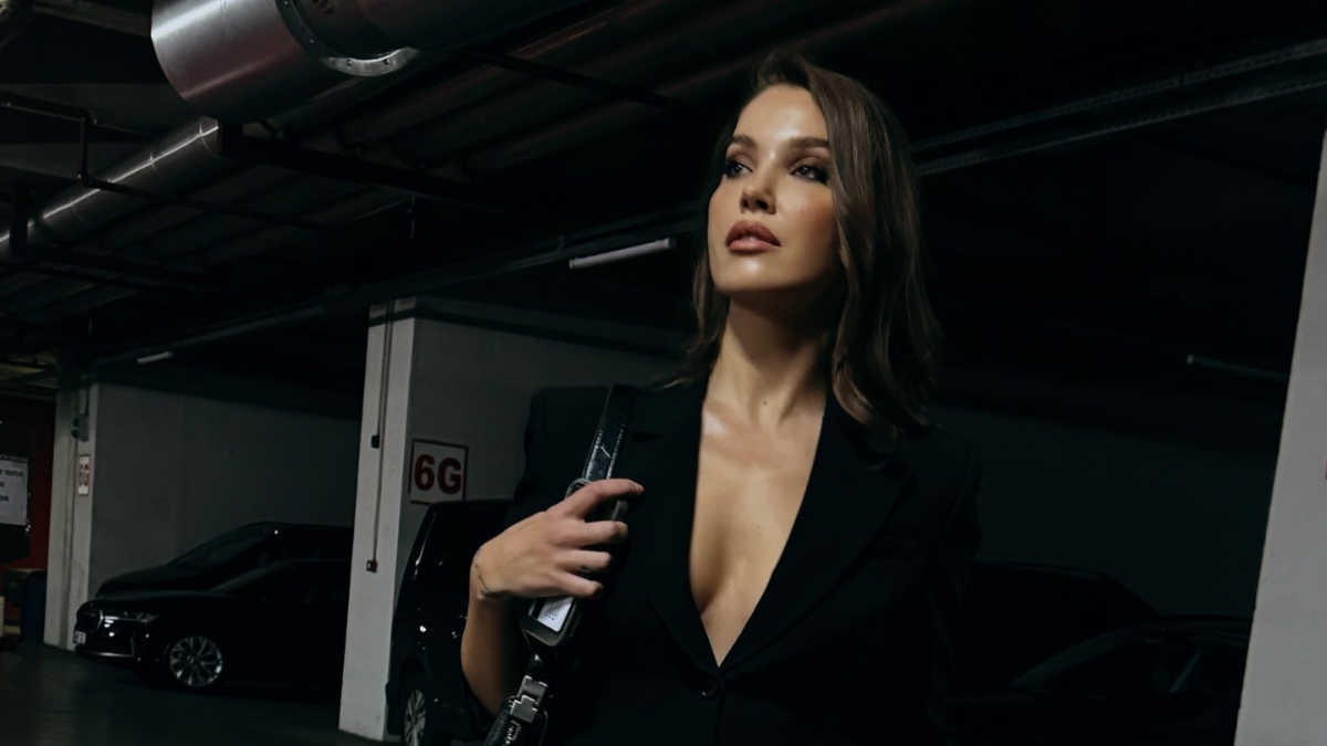 Uzak Şehir'in Pakize'si Yaren Güldiken'in sade ama iddialı tarzı