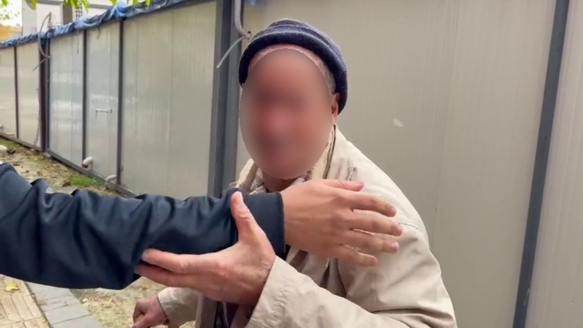 Adıyaman'da dilenirken yakalandı: Saatler sonra gelip parasını istedi