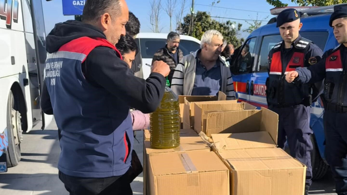 Aydın'da otobüsten 400 litre kaçak yağ çıktı