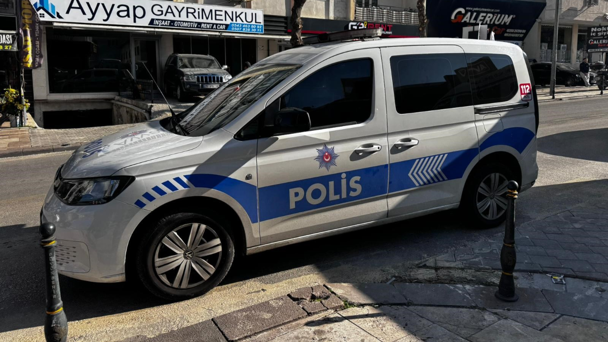 Denizli'de apartmanın çatısından düşen genç yaşamını yitirdi