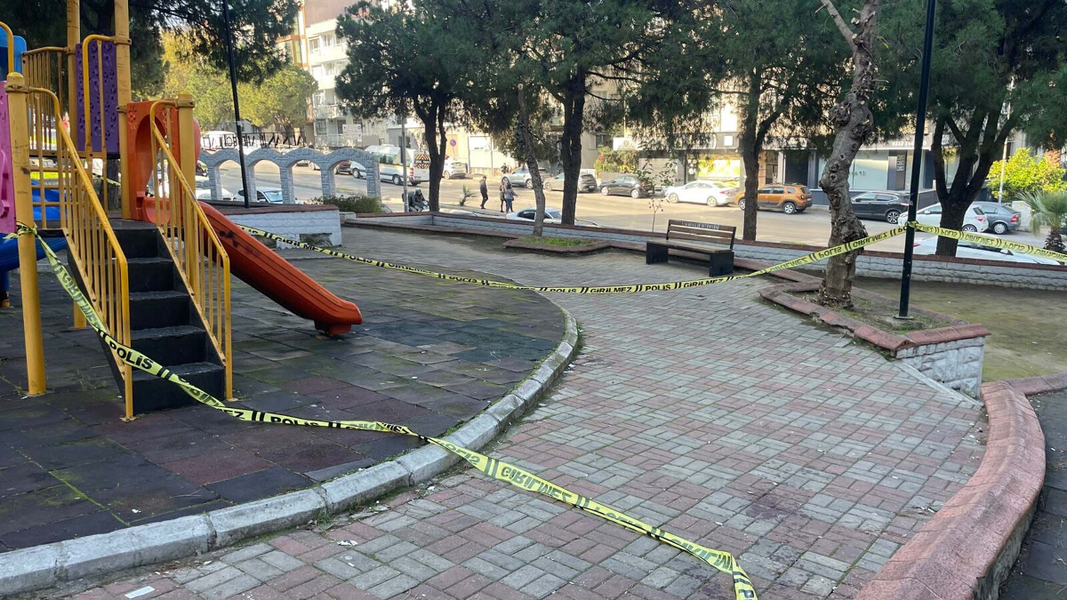 İzmir'de parktaki çocukların 'yan baktın' kavgası: 1 ölü