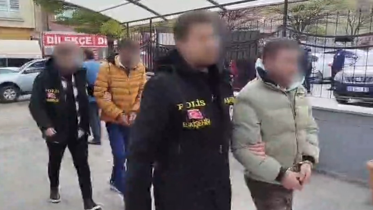 Eskişehir'de kilitli motosikleti çalan 2 şüpheli yakalandı