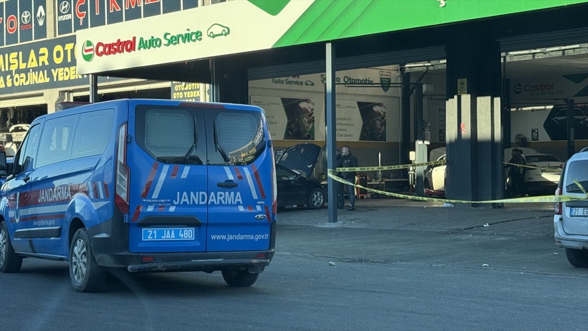 Diyarbakır'da iki grup arasında kavga: 4 yaralı