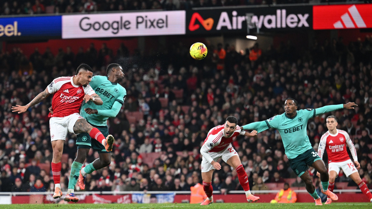 Arsenal, Wolves'in kendi kalesine attığı gollerle kazandı