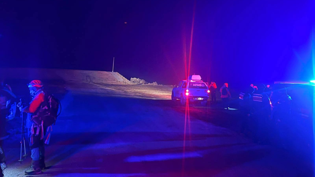 Aksaray'da dağda mahsur kalan öğrenciler helikopterle kurtarıldı