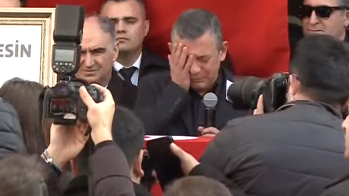 Gülşah Durbay'a veda: Özgür Özel gözyaşlarını tutamadı