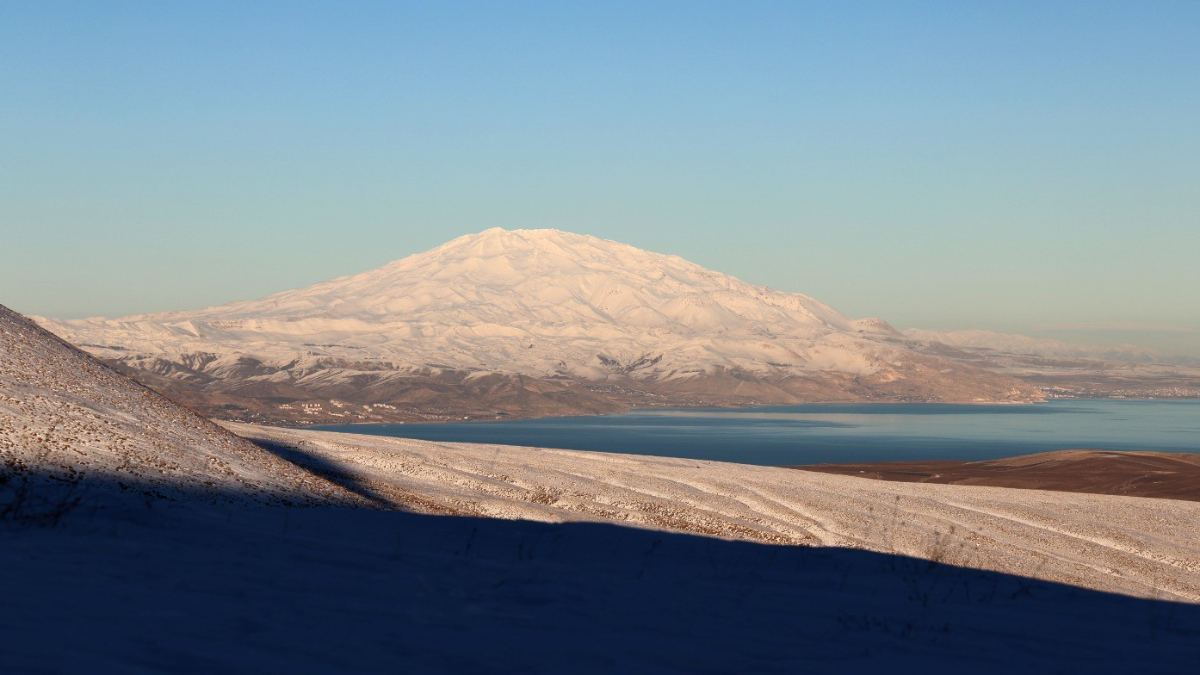 Bitlis Nemrut ve Süphan'dan kış manzarası
