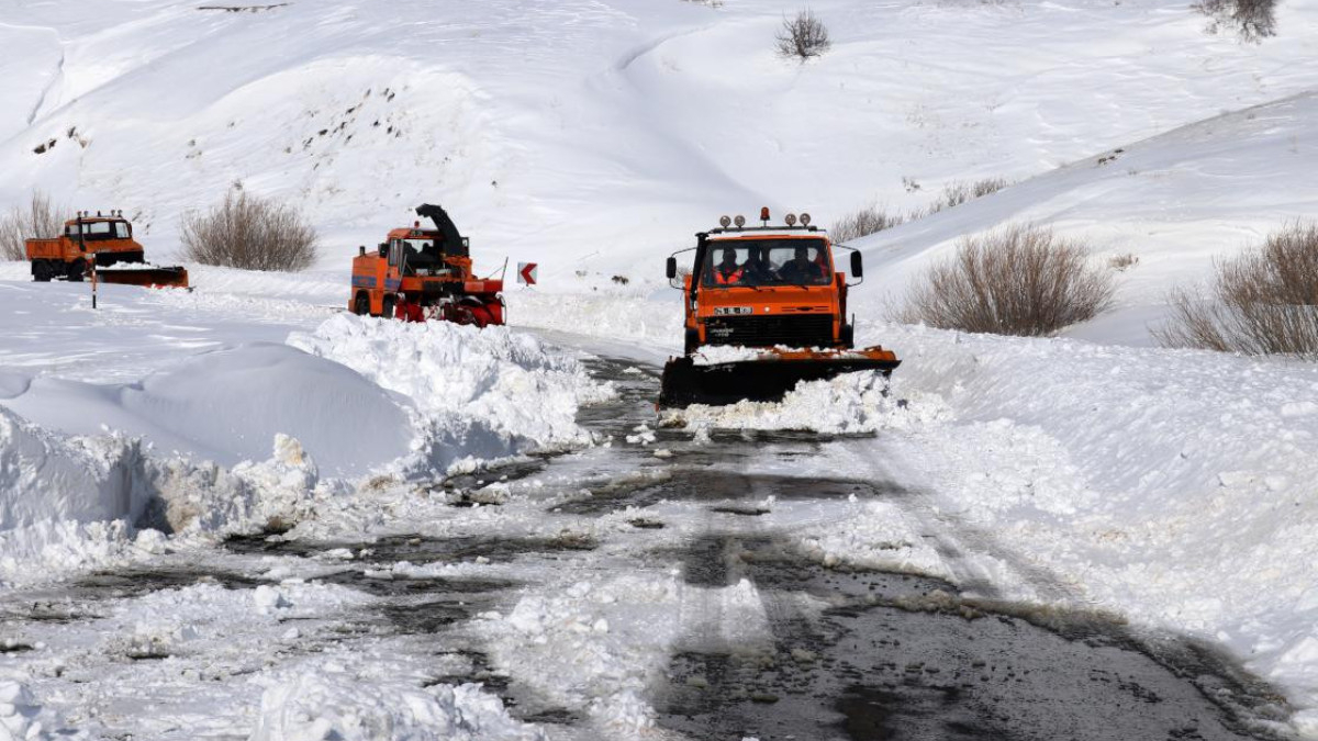 Doğu'da 'kar kaplanları' kış mesaisine hazır