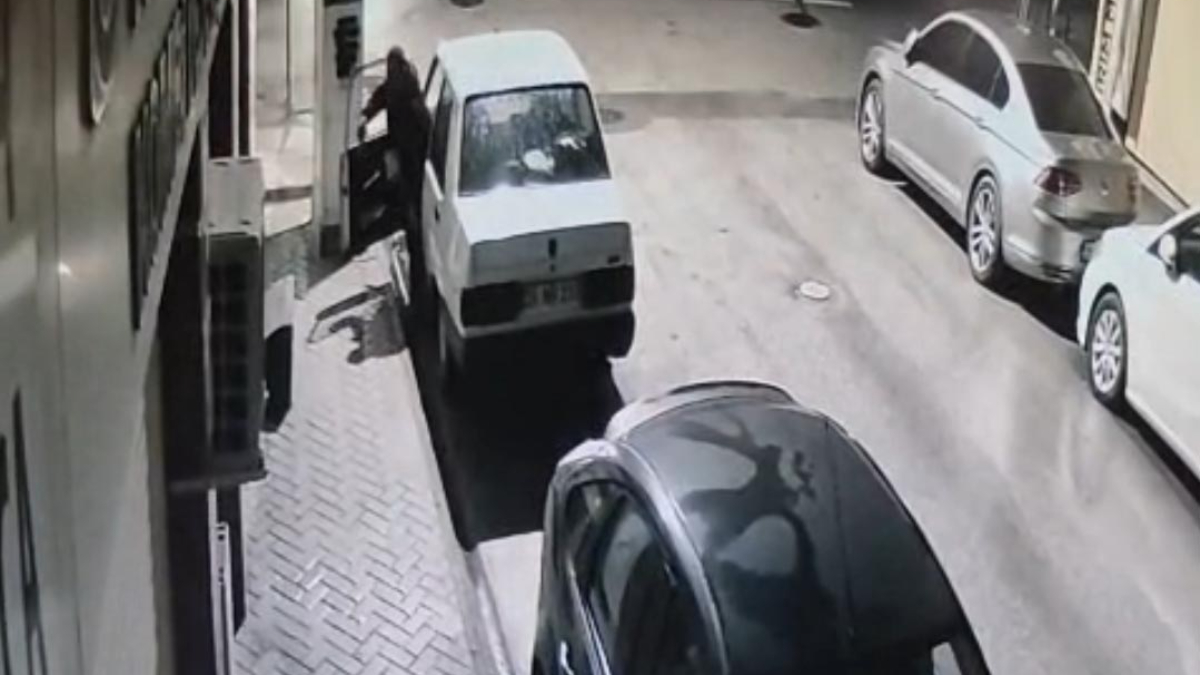 Eskişehir'de park halindeki otomobili soydu