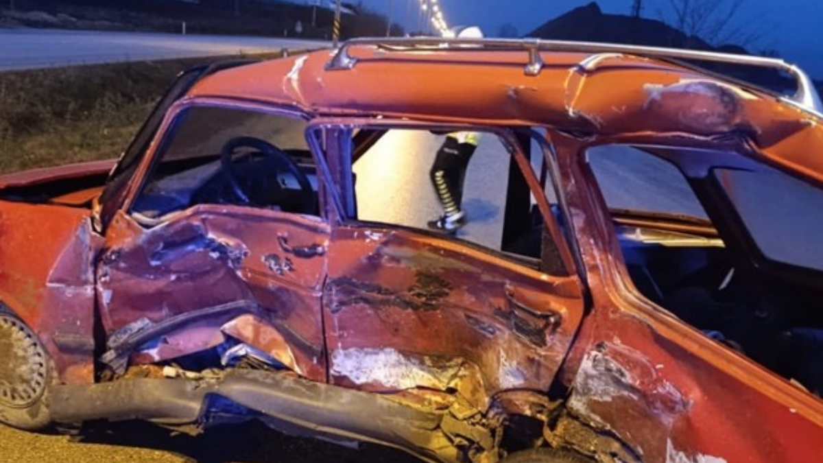 Sinop'ta servis minibüsü ile otomobil çarpıştı: 1 ölü 10 yaralı