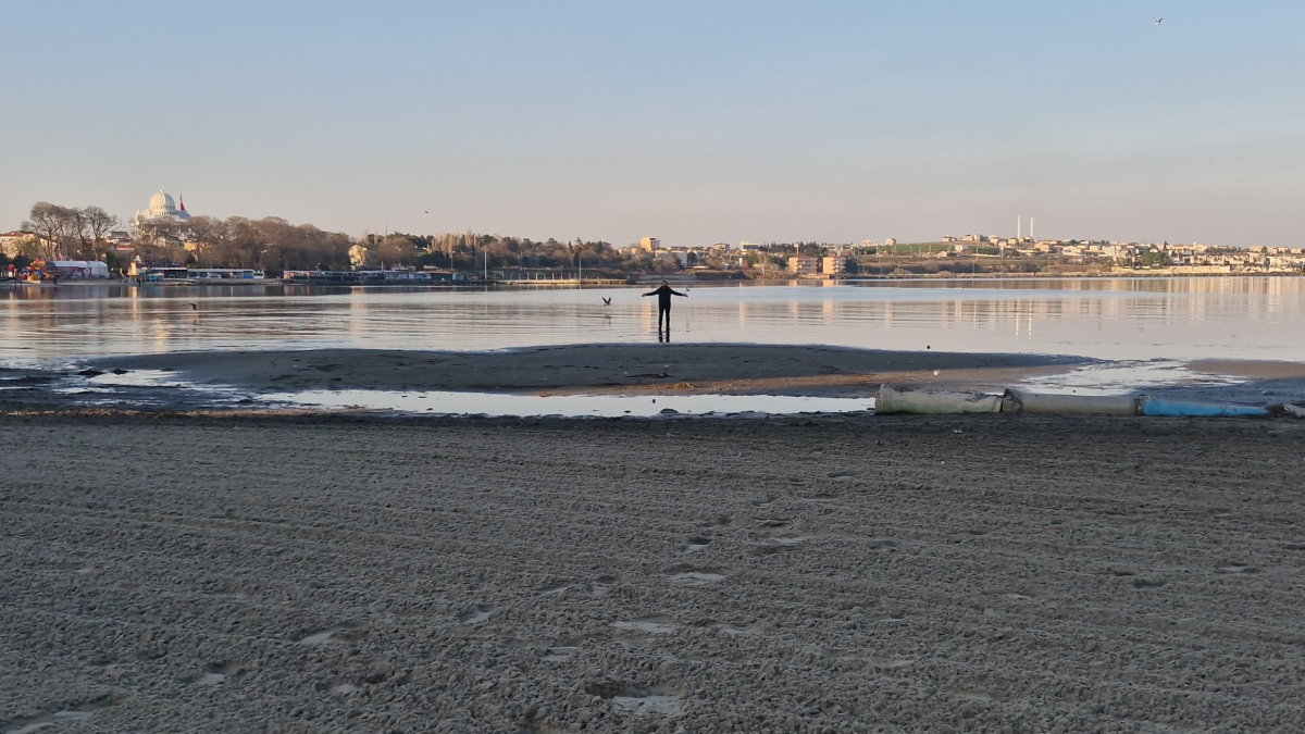 Tekirdağ’da deniz suyu yaklaşık 20 metre çekildi