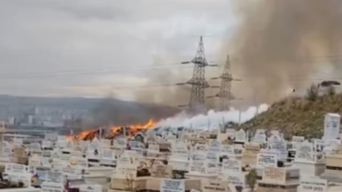 Ankara'da mezarlık yakınında yangın