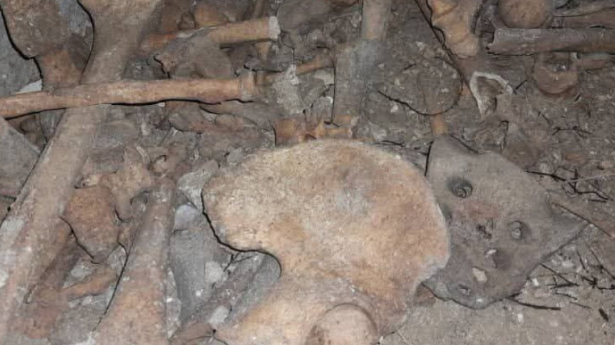 Suriye'de Esad rejimi tarafından kullanılan bir binanın altında toplu mezar bulundu