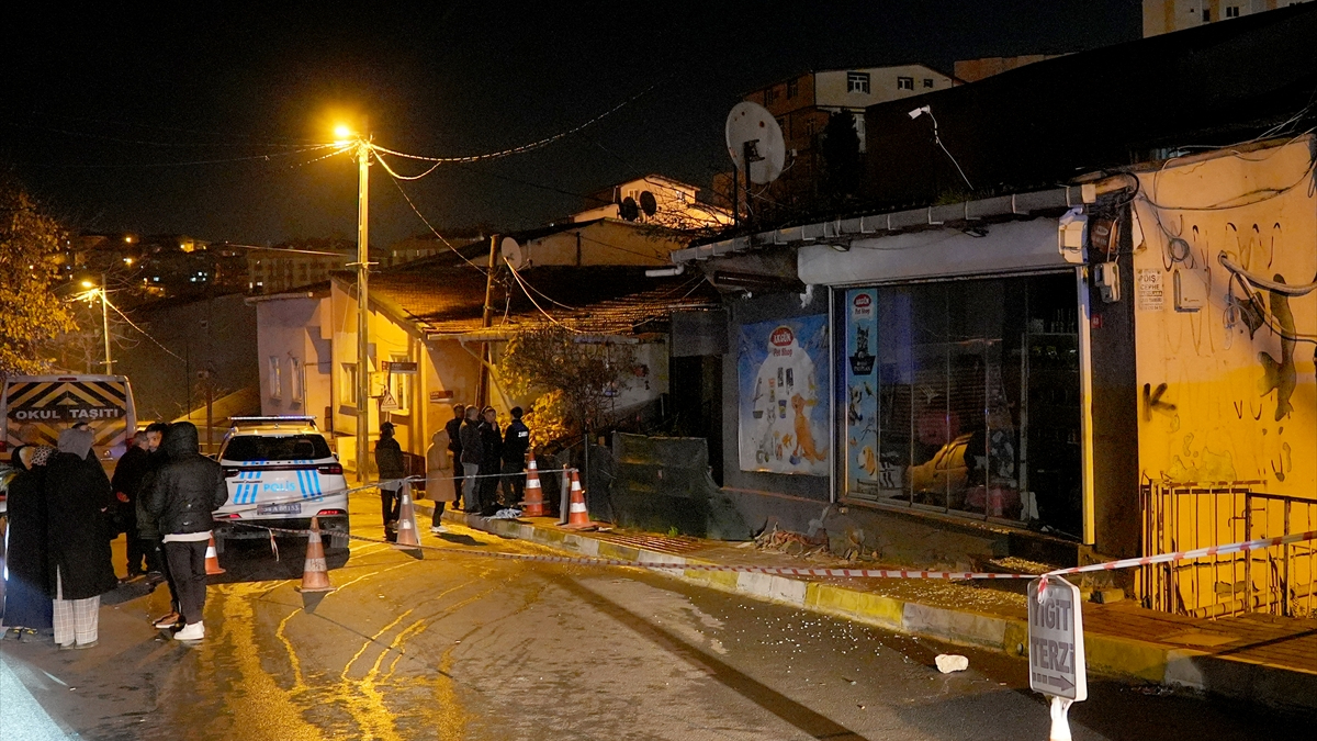 İstanbul Sarıyer'de gecekonduya yaslanan bina tahliye edildi