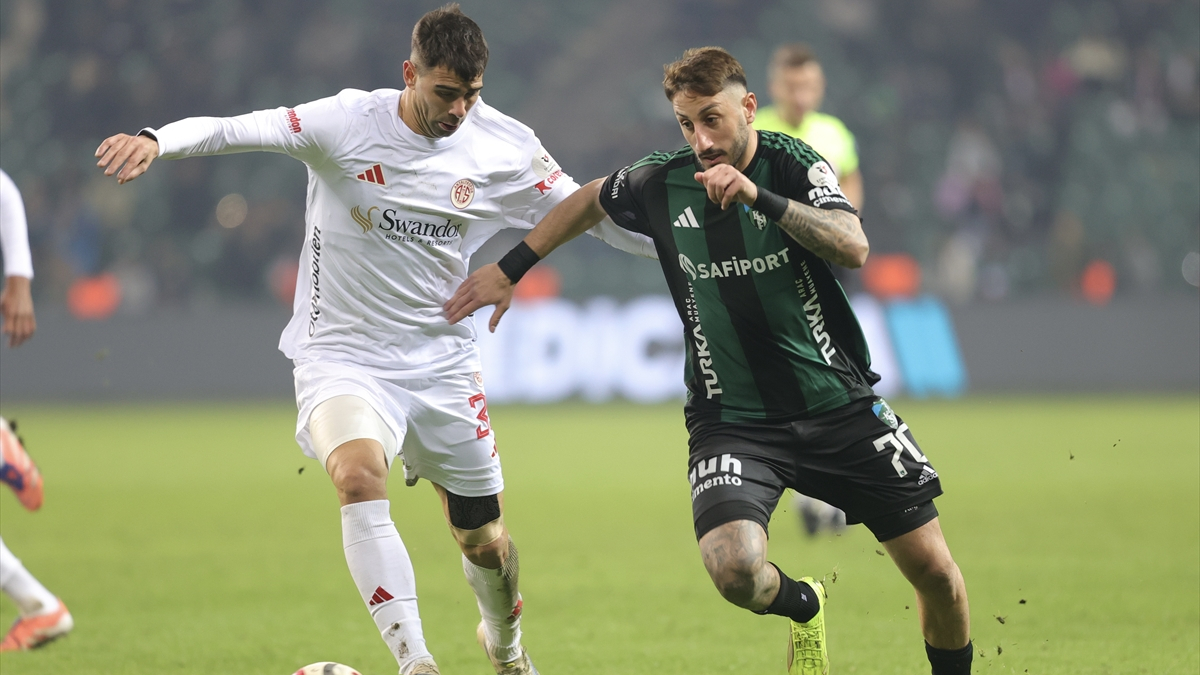 Kocaelispor evinde Antalyaspor'a karşı kazandı