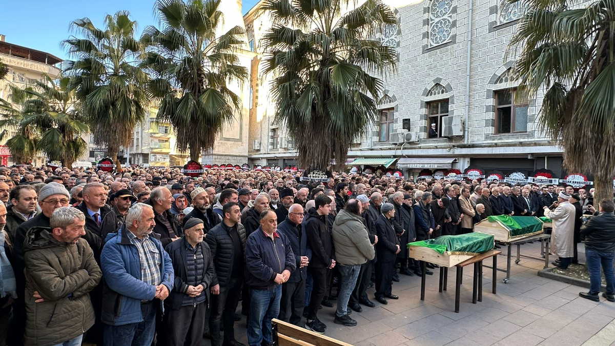 İstanbulspor Kulübü Başkanı Sarıalioğlu'nun annesi son yolculuğuna uğurlandı