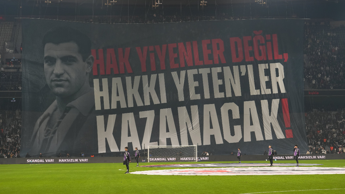 Beşiktaş'tan Rizespor maçı öncesi olay pankart!