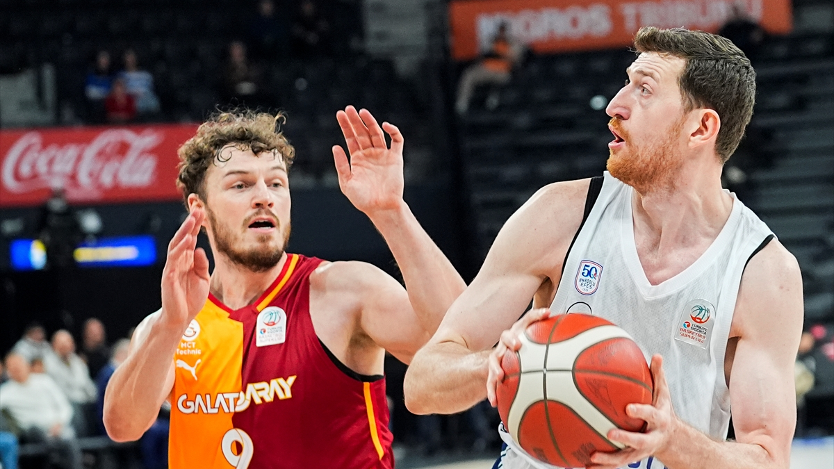 Anadolu Efes, Galatasaray'ı mağlup etti