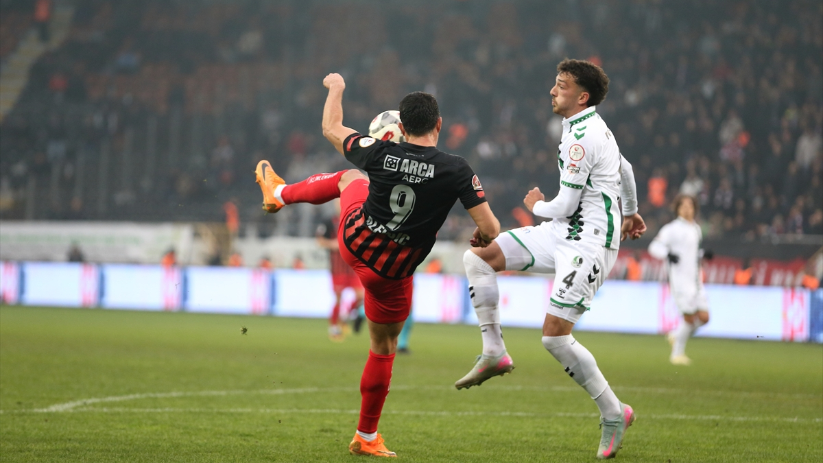 Çorum FK, Sakaryaspor'u yendi
