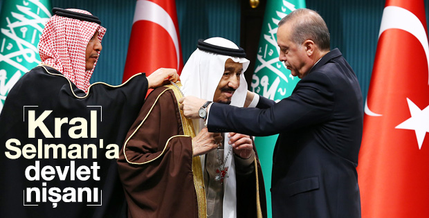 Erdoğan Kral Selman'a devlet nişanı taktı