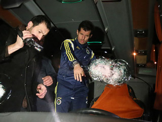 Fenerbahce Takim Otobusune Silahli Saldiri