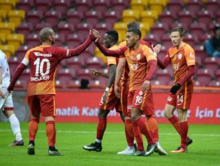 Podolski 5 gol attı Cimbom gruptan çıktı