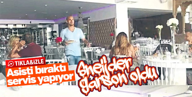 Sneijder kendi mekanında garsonluk yapıyor