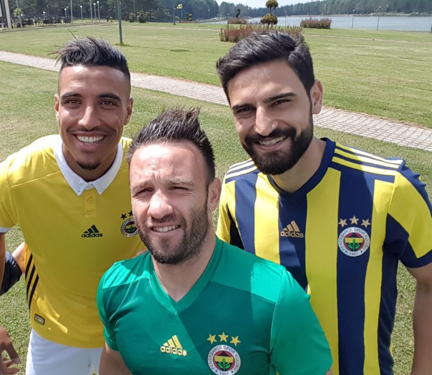 Fenerbahce Nin Yeni Sezon Formalari Tanitildi