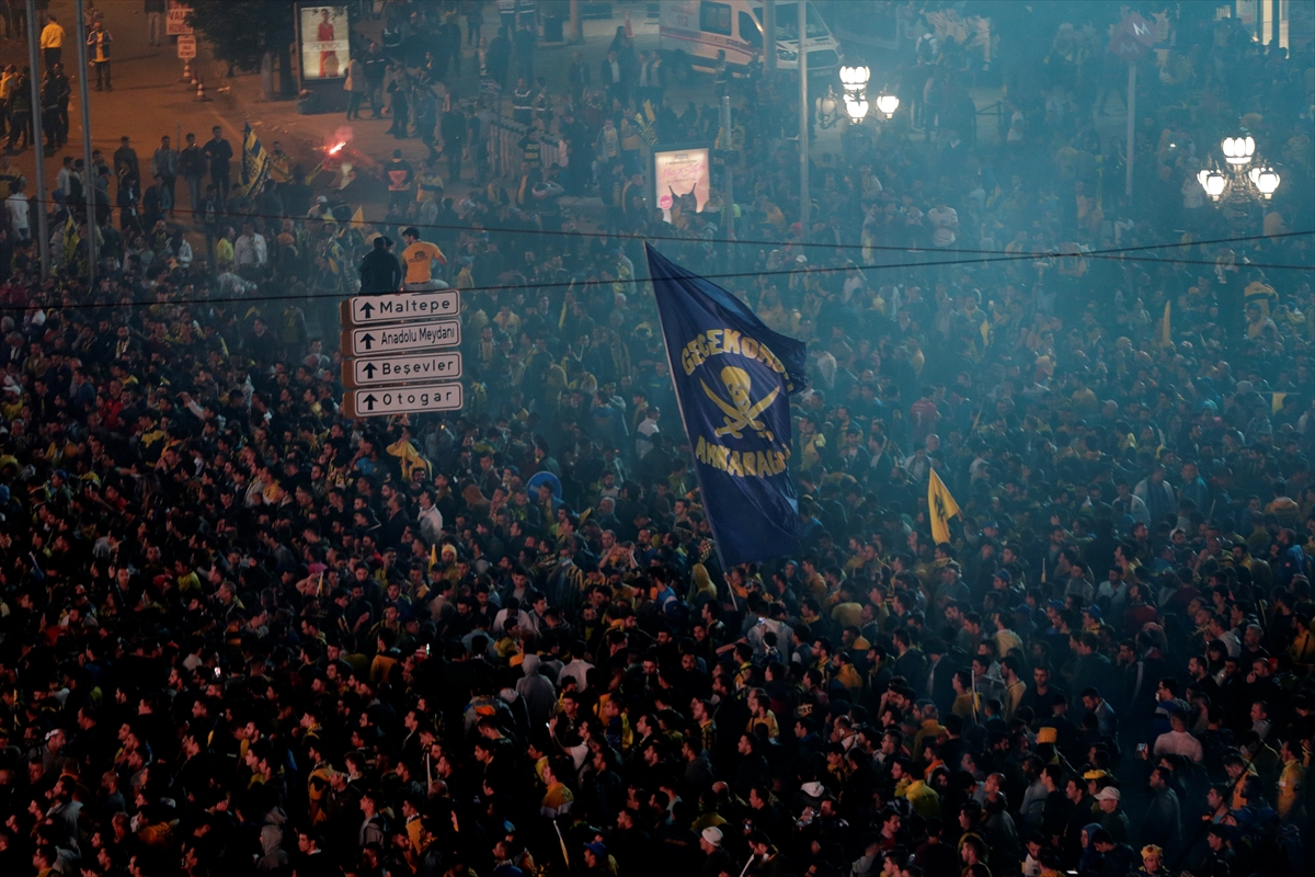 Ankaragucu Taraftarlari Super Lig I Kizilay Da Kutladi