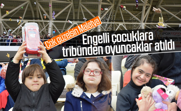 Engellilere maç öncesi hediye sürprizi