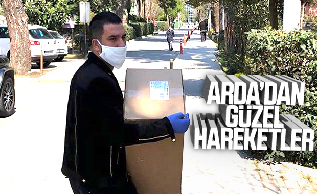 Arda Turan 100 bin maske bağışladı