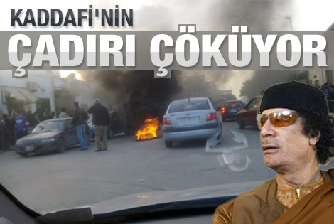 Libya'da Kaddafi'nin çadırı çöküyor