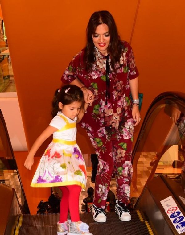 Demet Akalının kızı Hira dizide oynayacak Demet Akalının kızı Hira dizide oynayacak