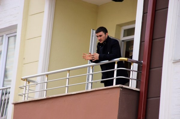 Kapısı kilitlenen pansiyonda mahsur kaldı