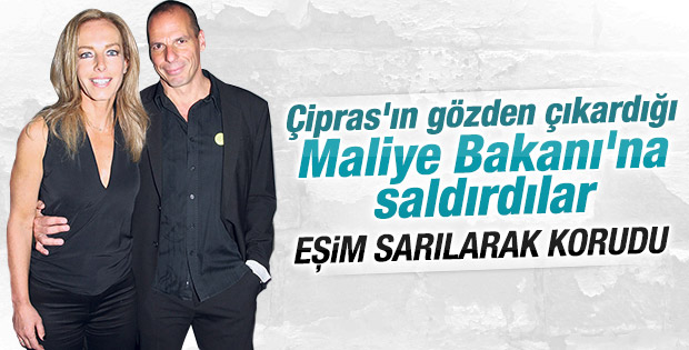 Yunan Bakan Varufakis'e Atina'da saldırı