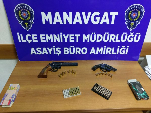 Antalya'da iş yeri sahibi suç makinesi çıktı