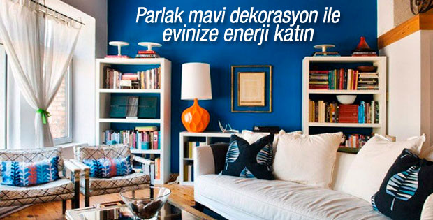 Parlak mavi ile ev dekorasyonu