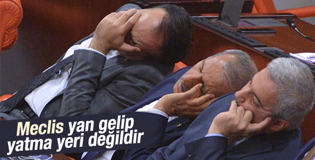 Yorgun düşen vekiller Meclis'te uyuyakaldı