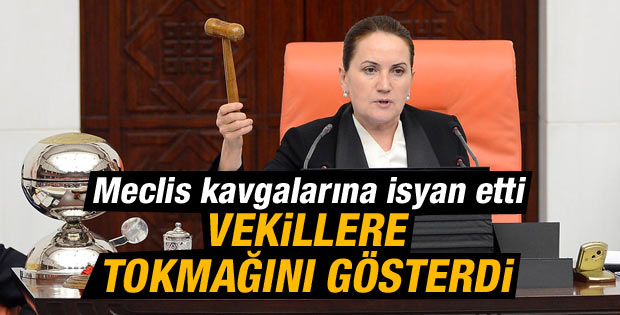 Meral Akşener milletvekillerine tokmak salladı
