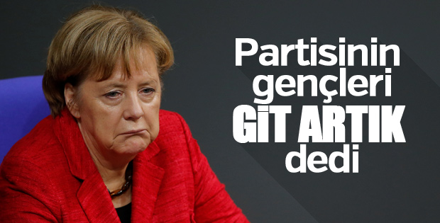 Gençlik kolları Merkel'in istifa etmesini istiyor