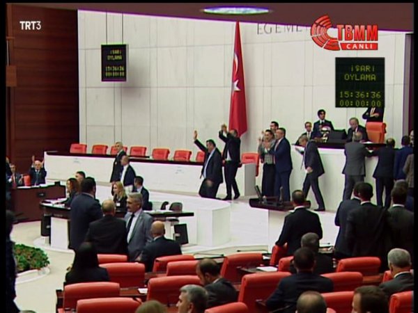 Muhalefetin Meclis'teki sevinÃ§ dolu anlarÄ±