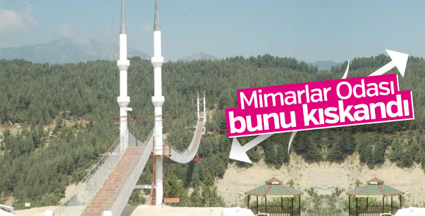 Keresteci başkan ve belediye işçileri köprü yaptı