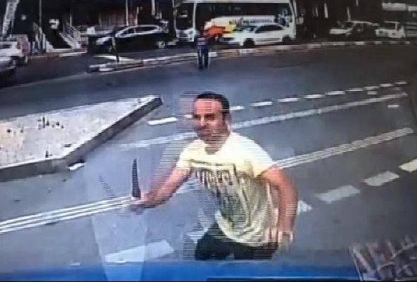 Bıçaklı saldırgan Bıçaklı saldırgan