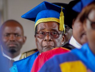 Zimbabve'de darbeci ordu Mugabe'yi iknaya çalışıyor