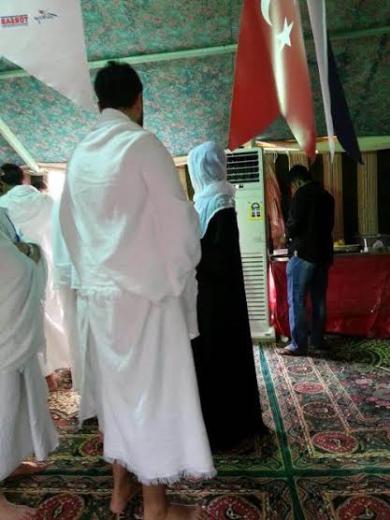 Gülben Ergen Hac fotoğraflarını paylaştı - Resim: 0