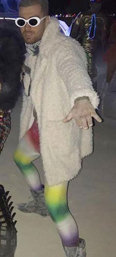 Oğulcan Engin şalvar giydi