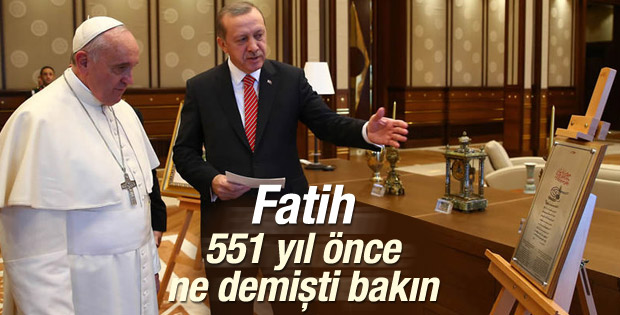 Erdoğan Papa'ya Fatih'in ahidnamesini gösterdi
