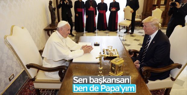 Trump'ın Papa karşısındaki el pençe duruşu