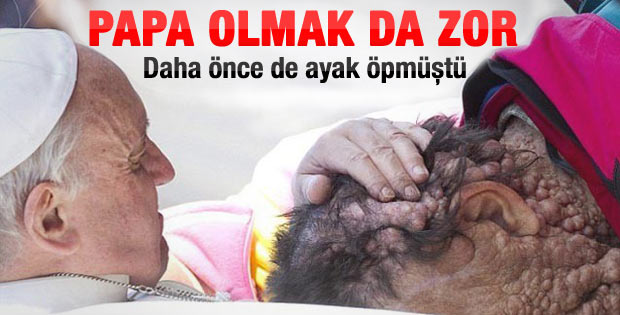 Papa Franciscus önce dua etti sonra öptü